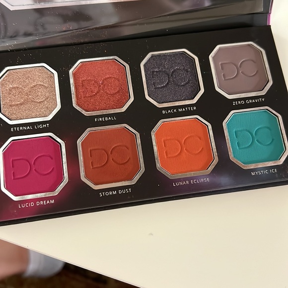 Celestial thunder eyeshadow palette - Picture 2 of 4